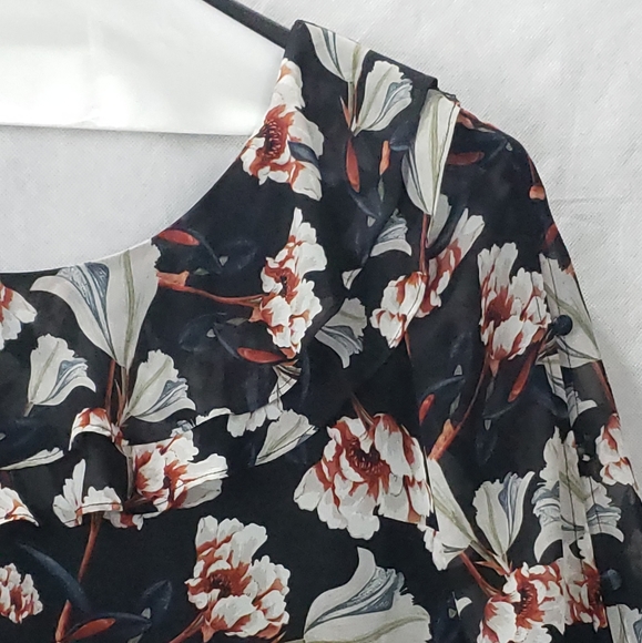 NWT I.N.C. Printed Floral Asymmetric Blouse - Picture 5 of 7